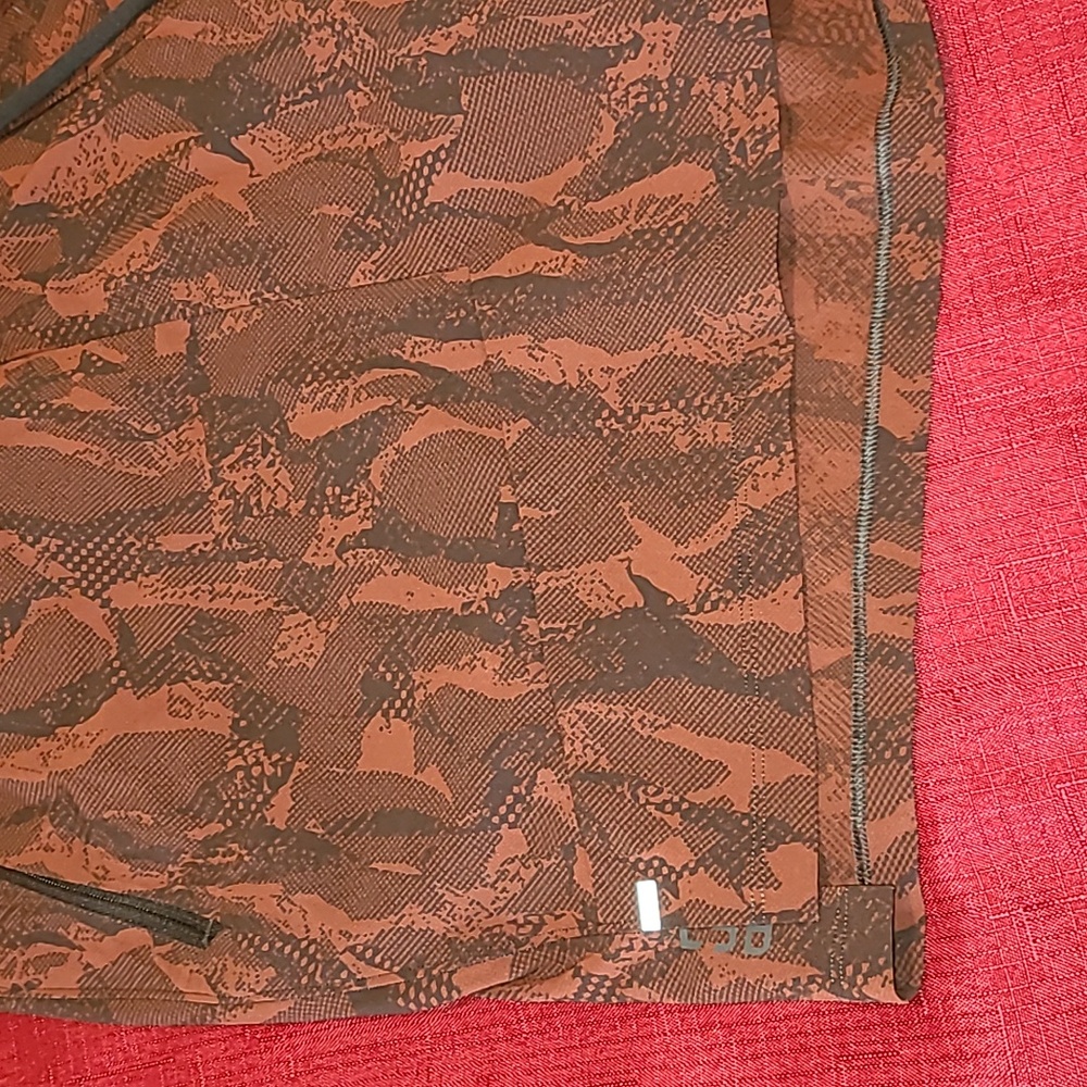 Lululemon Atletica Active Short for Men, Size XXL, Color Brown & Brike - Picture 2 of 11